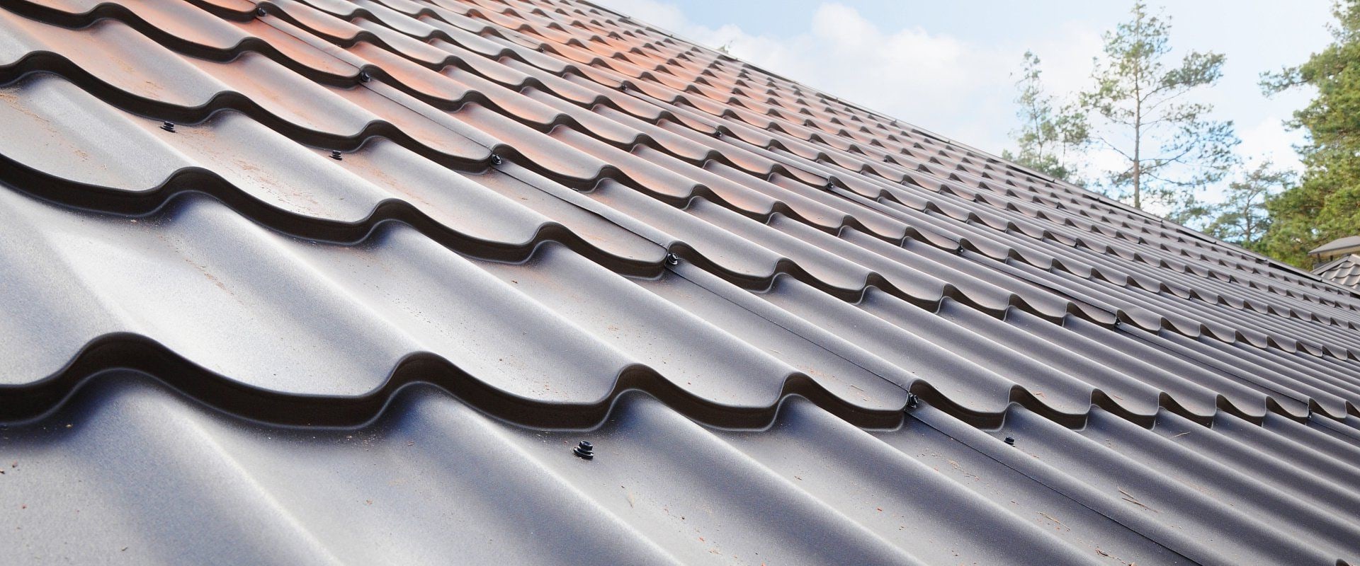 What is a negative aspect of a metal roof?